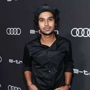 Süß: TBBT-Kunal Nayyar & seine Liebste auf Hawaii
