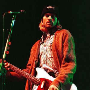Mega-Summe: Kurt Cobains kaputte Gitarre wird versteigert
