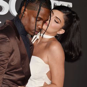 Süße Throwback-Pics: Sind Kylie und Travis wieder zusammen?