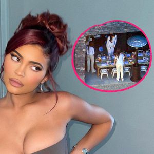 Auf Weihnachtsparty: Schwangere Kylie Jenner zeigt XXL-Bauch