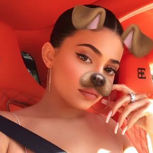 Fans sind empört: Kylie Jenner filmt sich beim Autofahren!