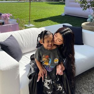 Nach Entbindung: Kylie Jenner macht einen Ausflug mit Stormi