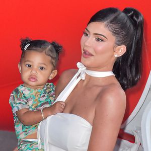 Statt "Mama": Stormi (2) nennt Kylie Jenner beim Vornamen