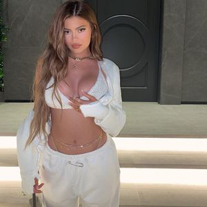 In Insta-Story: Hat Kylie Jenner etwa Photoshop benutzt?