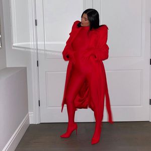 Sexy Babybauch-Update: Kylie Jenner posiert in rotem Catsuit