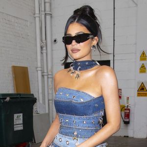Cool oder zu viel? Kylie Jenner trägt kompletten Jeans-Look!