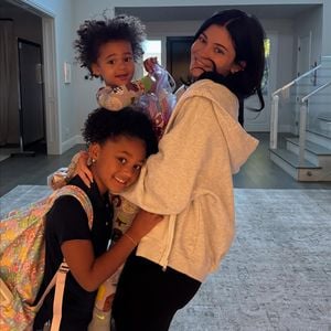 Kylie Jenner zeigt ihr Familienglück mit Stormi und Aire