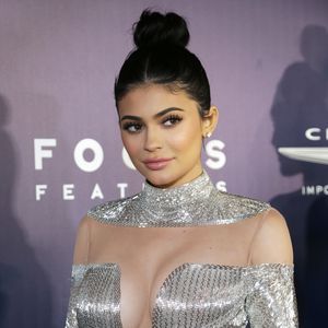 Für 50€: Onlineshop verkauft knappes Kylie-Schwanger-Kostüm