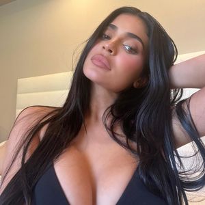 Pralles Dekolleté: Hier zeigt Kylie Jenner, was sie hat!