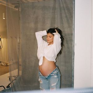 Oh, là, là! Kylie Jenner setzt ihren Babybauch sexy in Szene