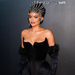 Wow-Auftritt: Kylie Jenner begeistert im Diamanten-Look!