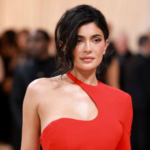 Kylie Jenner weint wegen ständiger Kritik an ihrem Aussehen