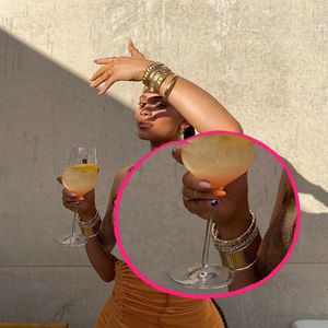 Schiefes Glas: Hat Kylie hier mit Photoshop nachgeholfen?