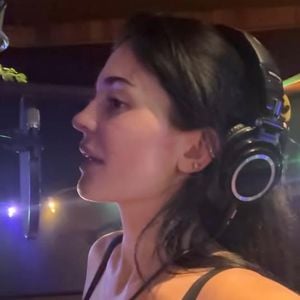 In Handschellen: Kylie Jenner bringt ihren ersten Song raus