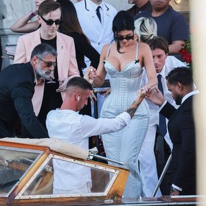 Fans lästern über Kylie Jenners Sánchez-Bezos-Hochzeit-Kleid