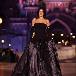 Kylie Jenner legt einen bezaubernden Runway-Auftritt hin