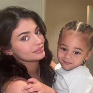 Niedlicher Clip: Aire stiehlt Mama Kylie Jenner die Show
