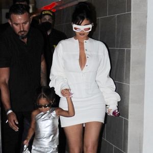 Total lässig! Kylie Jenners Tochter Stormi flasht in Silber