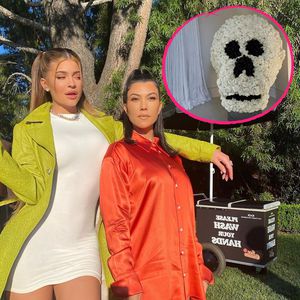 Cool? Kylie Jenner schenkt Kourtney einen Schädel aus Blumen