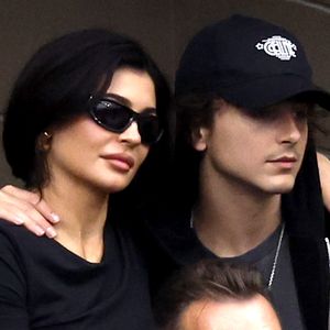 Kylie Jenner unterstützt Timothée Chalamet bei SNL-Auftritt