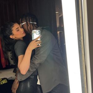 Auf Kuschelkurs: So verliebt sind Kylie Jenner und Travis!