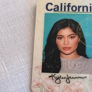 Wow! So schön ist Kylie Jenner auf ihrem Führerscheinfoto