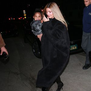 Cheese! Kylie Jenners Tochter Stormi strahlt Fotografen an
