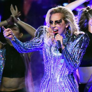 Also doch! Lady Gaga kritisiert Donald Trump beim Super Bowl