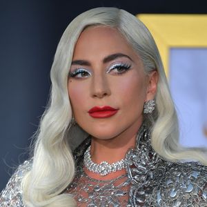 Auf Award-Show: Was war das denn für ein Kleid, Lady Gaga?