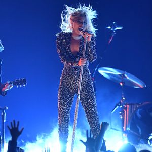 "Neue Queen of Pop": Fans lieben "Abracadabra" von Lady Gaga