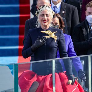 Biden-Vereidigung: Lady Gaga singt in "Hunger Games"-Kleid
