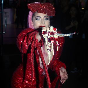 Skurril: Lady Gaga ist mit XXL-Juwelenkrallen unterwegs