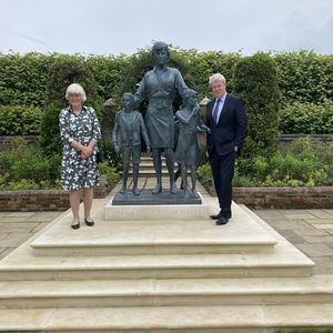 "Guter Tag": Dianas Bruder mit Denkmal-Enthüllung zufrieden