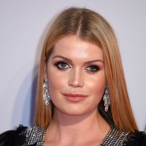 Prinzessin Dianas Nichte Kitty zeigt ihre super-langen Beine