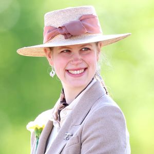 Nur ein Uni-Kumpel? Lady Louise Windsor mit Mann gesichtet