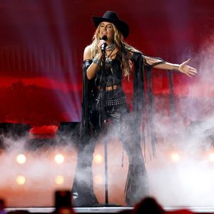 Eine Ikone: Dieser Countrystar moderiert die ACM Awards 2026