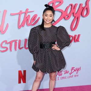 Lana Condor auf dem roten Teppich 2020