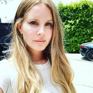 Neuer Look! Lana Del Rey hat sich die Haare blond gefärbt