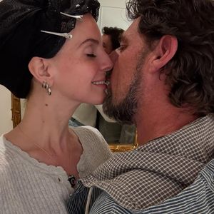 Privater Schnappschuss: Lana Del Rey knutscht ihren Ehemann