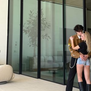Landon Asher Barker macht Liebe zu Skyla Sanders offiziell