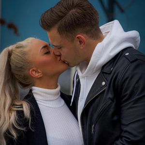 Erstes Kussbild: "Love Island"-Dominik happy mit seiner Lara