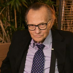TV-Legende Larry King (87) mit Corona in Klinik eingeliefert