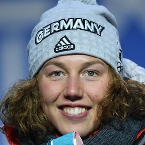 Stiller Abschied: Helfer zeigt Laura Dahlmeiers leeres Zelt