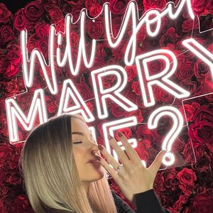Viele Rosen und Ring: Pietro Lombardi und Laura sind verlobt