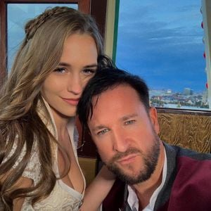 "Musik für die Augen": Wendler teilt stolz Lauras Nackt-Pics