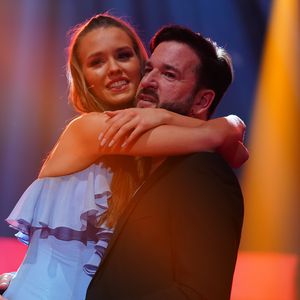 Zweites Türchen: Der Wendler schenkt Laura 800-Euro-Schuhe