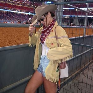 Laura Wontorra verzaubert ihre Fans in coolem Cowboy-Look