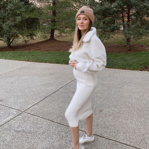Nach Babynews: Lauren Lane präsentiert stolz ihren Bauch