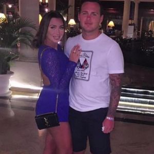 Lauren Goodger bittet toten Jake McLean auf Baby aufzupassen