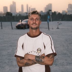 Peinlich? Laurenz Pesch teasert eigenen Herzschmerz-Song an